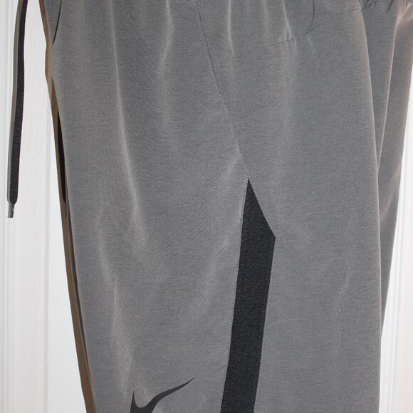 NIKE Men's Training DRI-FIT Size S Shorts Gray Pockets Drawstring Closure - Picture 7 of 7